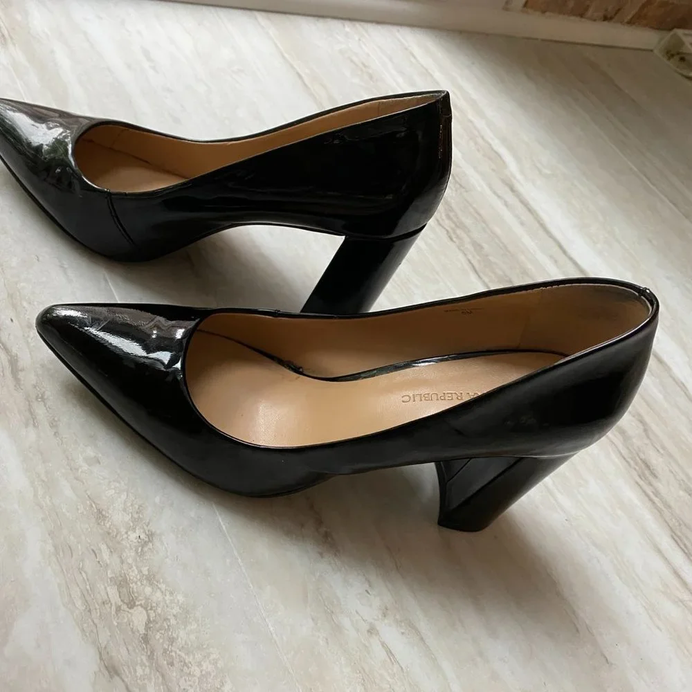 Women's Banana Republic Black Heals Size 6